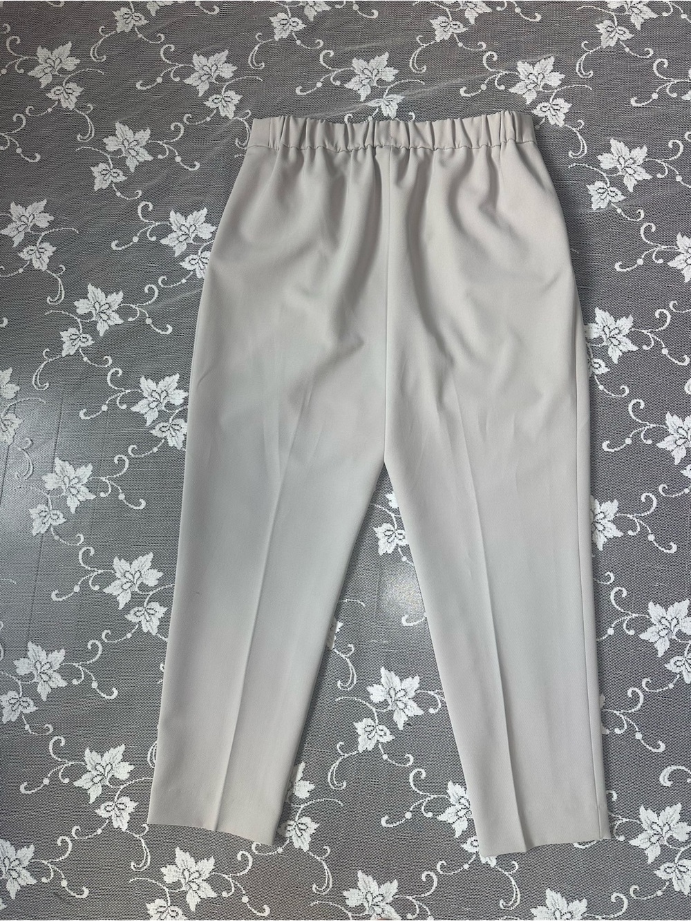 Aritzia Babaton Cohen Pull On Crop Pant in Grey Sz 10 - Picture 3 of 10